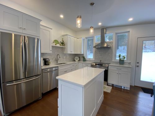 16 Shadow Dr, Dover, NH 03820-4528