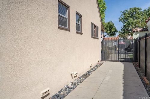 2111 Eucalyptus Ave, Long Beach CA  90806-4518 exterior
