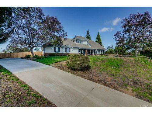 2021 Oak Glen Dr, Vista, CA 92081-5044