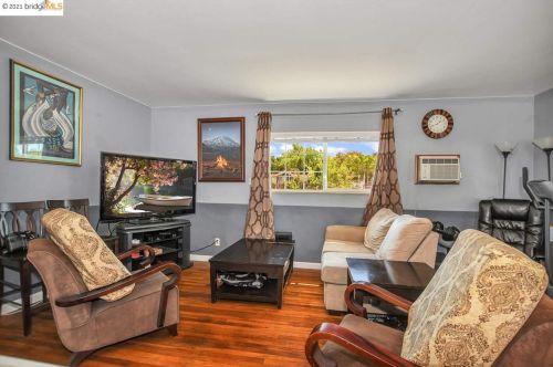 2868 Clearland Cir, West Pittsburg, CA 94565-3245