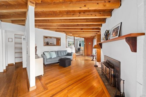 1233 Gloria Dr, Santa Rosa CA 95407-7483 exterior