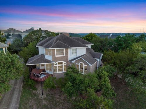 4109 Edwards Mountain Dr, Austin TX  78731-3922 exterior