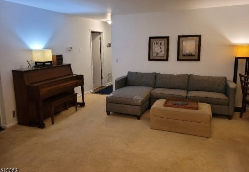 50 Fieldstone Rd, Bedminster NJ  07921-1428 exterior