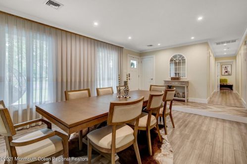 4 Windsor Ct, Jackson Twp NJ  08527-1214 exterior