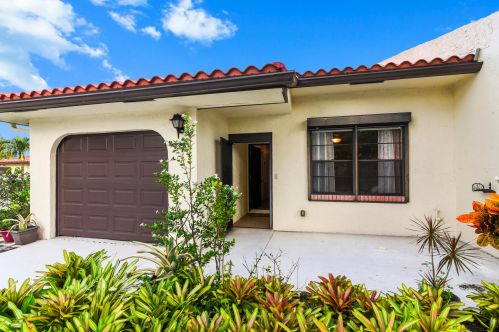 33 Bethesda Park Cir, Boynton Beach, FL