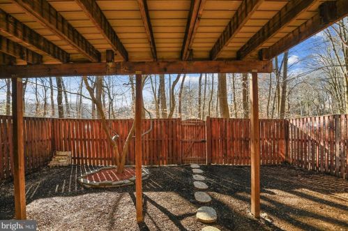 9145 Galbreth Ct, Springfield VA  22153-1110 exterior