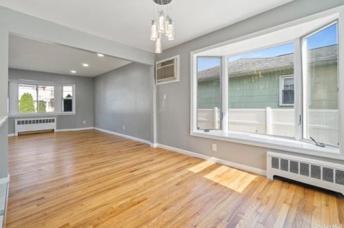 247 Garden St, Westbury NY  11590-3842 exterior