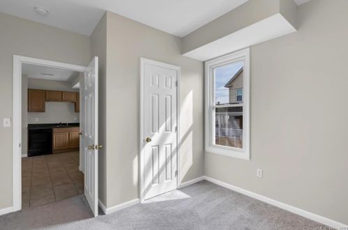 30 Foster St, Manchester CT 06040-5330 exterior