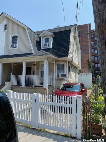 13-12 Mcbride St, Far Rockaway NY  11691-2416 exterior