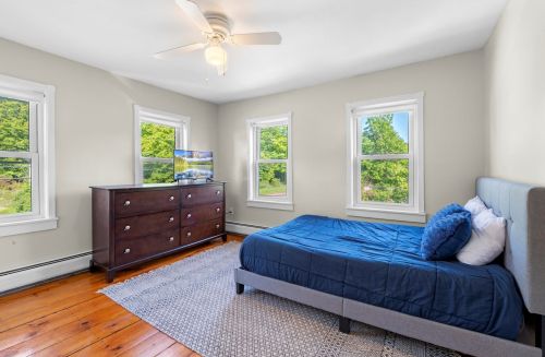 27 Main St, Newton NH  03858-3306 exterior