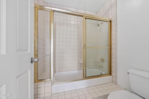 5805 Rainbow Hill Rd, Calabasas CA  91301-4636 exterior