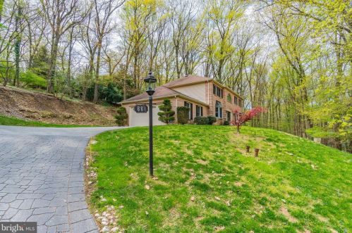 661 Timber Dr, Wayne, PA 19087-2359