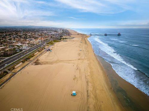 513 15th St, Huntington Beach CA  92648-4045 exterior