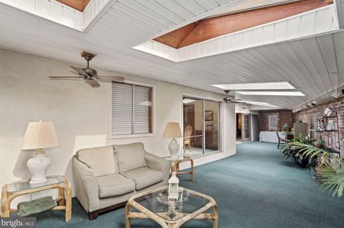 207 Thomas Ave, Riverton NJ 08077-1039 exterior