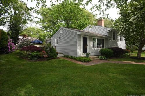 8 Lee Rd, Waterford, CT 06385-3416