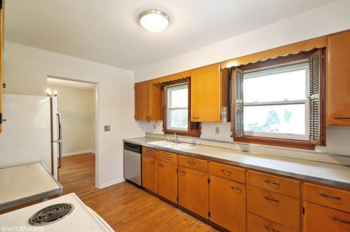 8630 Maple Ave, Gary IN  46403-1423 exterior