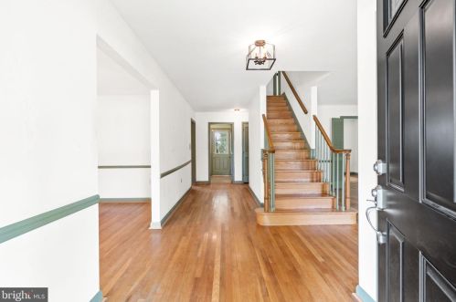 2402 Kingman Dr, Wilmington, DE 19810-3508