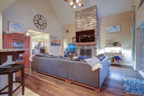 10956 Calle Oro Verde, Valley Center CA  92082-4201 exterior