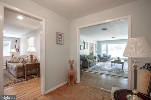 932 Queens Dr, Yardley PA  19067-4528 exterior