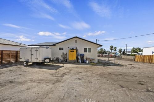 21906 Martin St, Perris CA 92570-8716 exterior