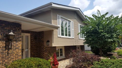 1831 Robin Dr, Hammond, IN 46321-3236