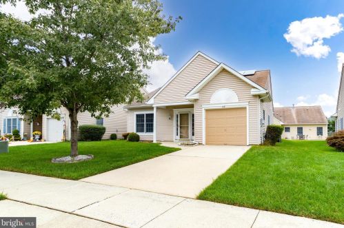 52 Settlers Ln, Columbus, NJ 08022-1133