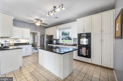 388 Bishop Hollow Rd, Newtown Square PA  19073-3901 exterior