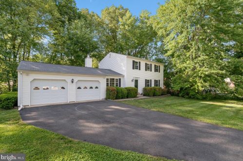 2802 Reign St, Herndon, VA 20171-2108