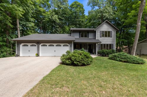 1908 Southwood Trl, West Bend, WI 53090-8963