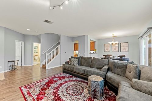 23860 Toscana Dr, Santa Clarita CA  91354-3015 exterior