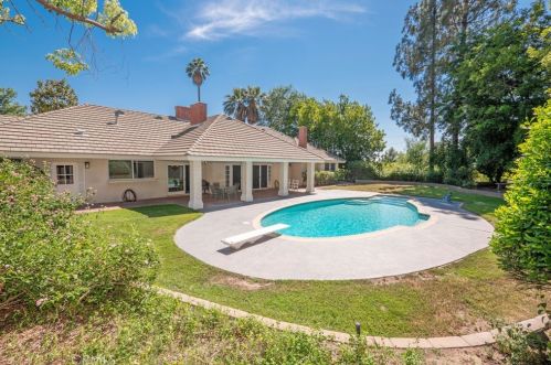 1520 Bonita Vista Dr, San Bernardino CA  92404-2104 exterior