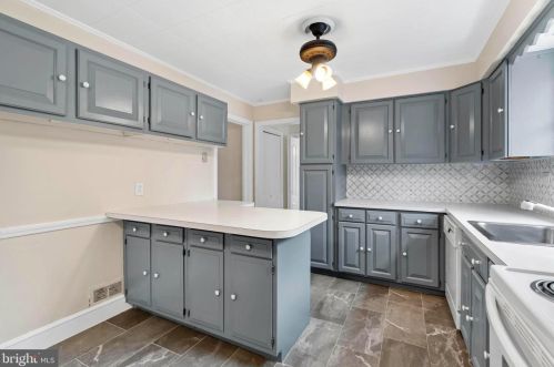 18 Mount Airy Dr, Wilmington, DE 19807-1210