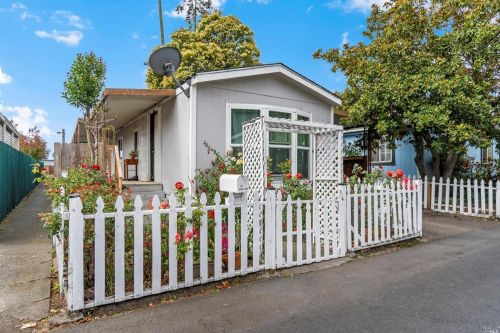 446 Bejay Ave, Santa Rosa, CA 95407-7946