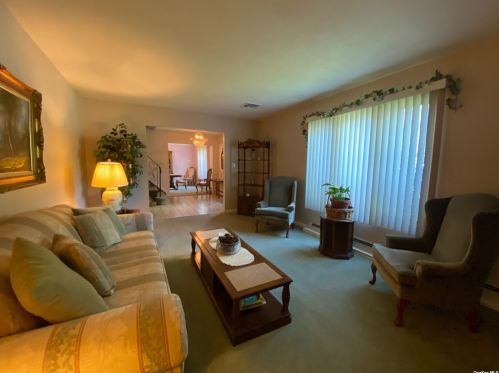 18 Stonehurst Ln, Huntington Station NY  11746-7932 exterior