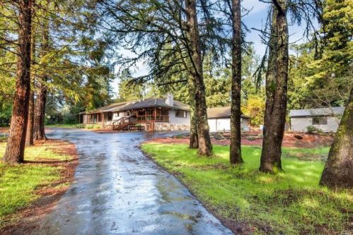 1420 Hurlbut Ave, Sebastopol CA  95472-2875 exterior