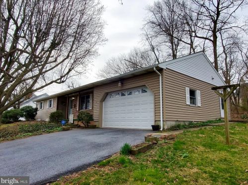 65 Ream Rd, Ephrata PA  17522-9792 exterior