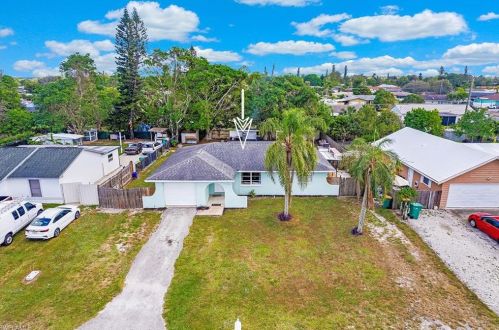 2112 46th Ter, Naples, FL 34116-6334