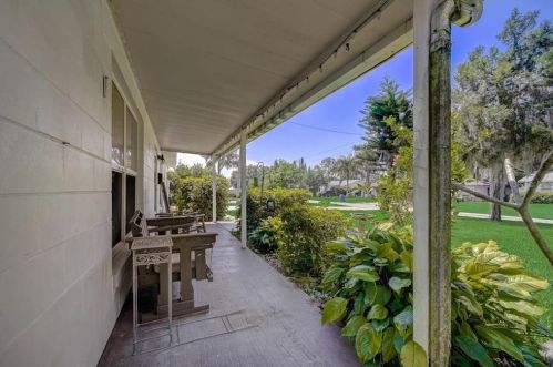 1214 Park Ave, Tavares, FL 32778-2354