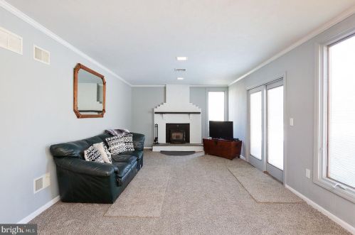 327 Ashford Dr, Lancaster PA 17601-3535 exterior