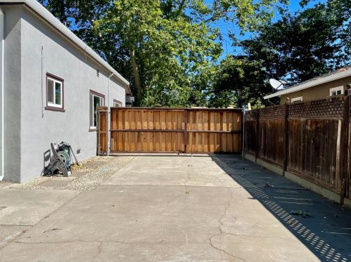 212 Cross St, Woodland CA 95695-4607 exterior