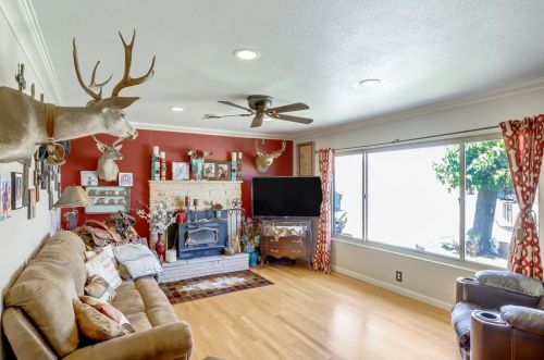 4261 Santa Ana Valley Rd, Hollister, CA 95023-9744