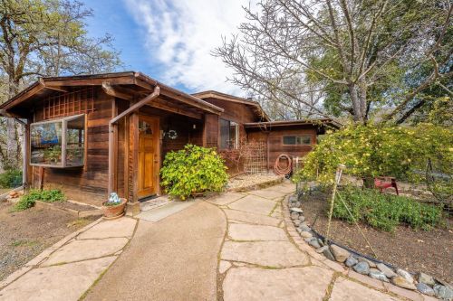 12807 Pine Ave, Potter Valley, CA 95469-8737