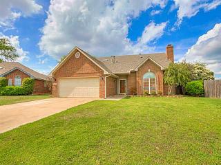 2401 Cimarron Dr, Norman, OK 73071-1721