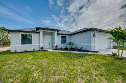 923 Belmont St, Lehigh Acres, FL 33974-9457