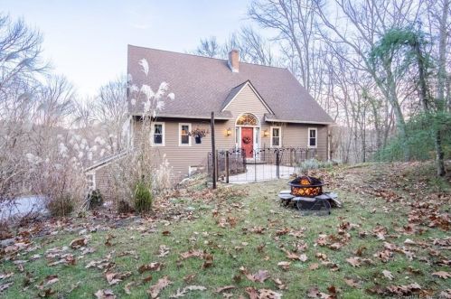 238 Ratlum Rd, New Hartford, CT 06057-2318