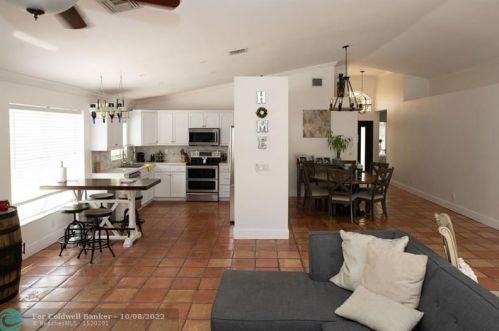 1903 180 Ter, Hollywood FL 33029-5173 exterior