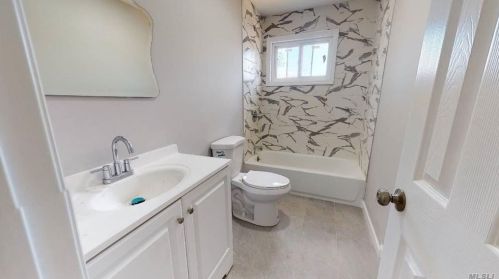 141 25 St, Wheatley Heights NY  11798-3802 exterior