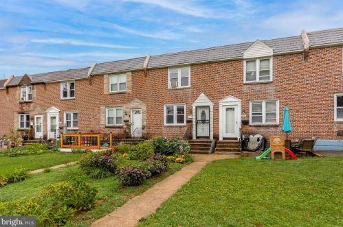 238 Spruce St, Manor, PA 19036-1019