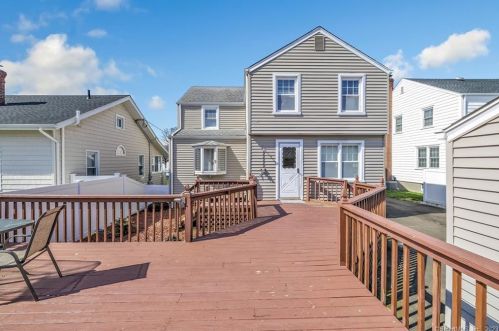 186 Margherita Lawn, Stratford CT  06615-7546 exterior