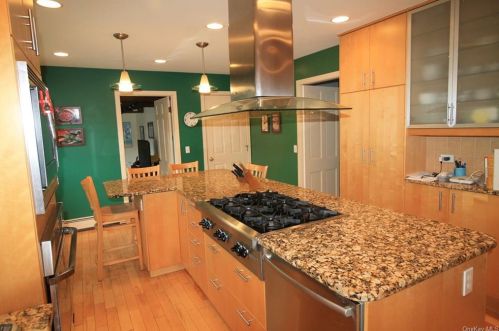 7 Meadowview Dr, Poughkeepsie NY 12603-5505 exterior